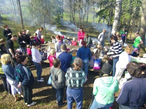 Lielā talka Līgatnes bērnudārzā, 28.04.2012., foto Sandra Voitkāne