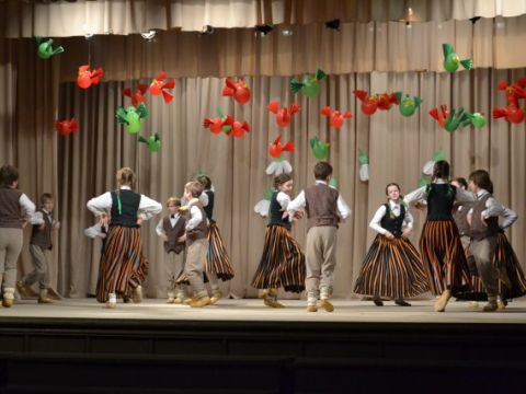 Līgatnes novada vidusskolas dejotāju sadraudzības koncerts, 13.03.2015., foto Liene Pīlēģe