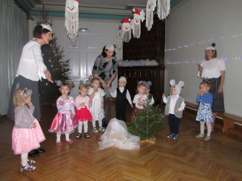 Līgatnes bērnudārza Zaķēnu grupas Ziemassvētku eglīte 2018. gada 19. decembrī. Zanes Kalniņas foto