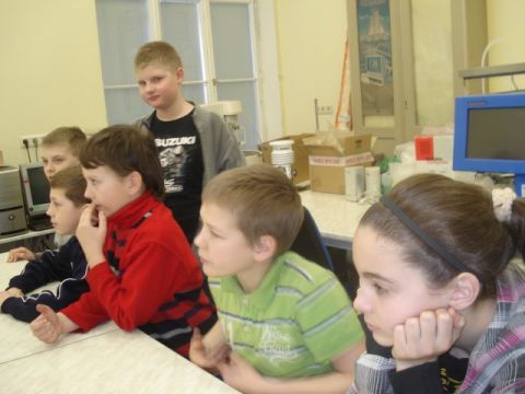 Līgatnes novada vidusskolas skolēni viesojas LU Ģeogrāfijas un Zemes Zinātņu fakultātē. Foto Aija Ziediņa