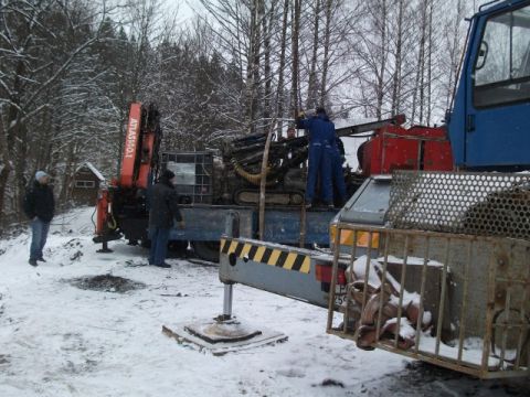 Pāļu izbūve jaunajam tiltam pie Līgatnes papīrfabrikas, 23.01.2012., foto Uģis Dančauskis