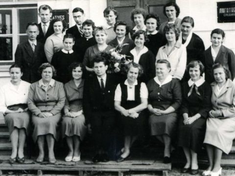Vēsturiskie materiāli par Līgatnes vidusskolu no skolotājas Ārijas Dundes (Dubovas)