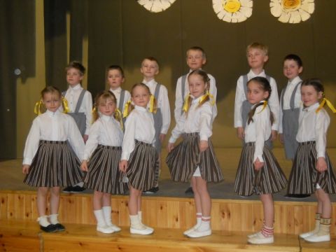 Līgatnes bērnudārza bērni  deju kolektīvu skatē, 17.04.2012., foto