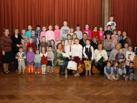 Līgatnes bērnudārza bērni piedalās konkursā, Zvaniņi, 10.01.2012., foto Anita Jaunzeme