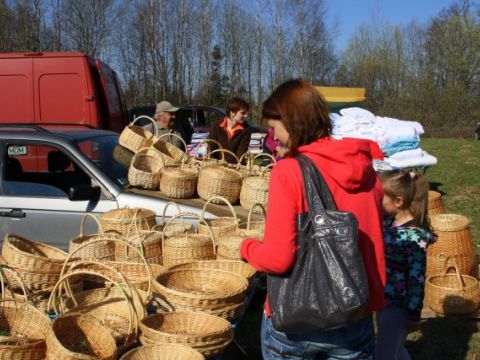 Lieldienu tirgus pie Vienkoču parka, 25.04.2011., foto Anita Jaunzeme