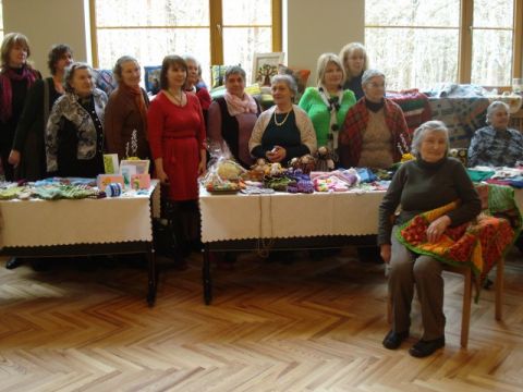 Amatnieku centrs un DC &quot;Saulespuķe&quot; piedalās izstādē Berģu kultūras namā, 01.04.2012., foto Rasma Šleicere