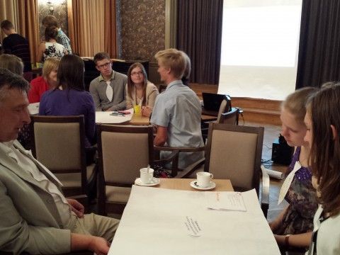 Kafija ar politiķiem 7 novadu projekta ietvaros 4.07.2014. Foto Aija Ziediņa