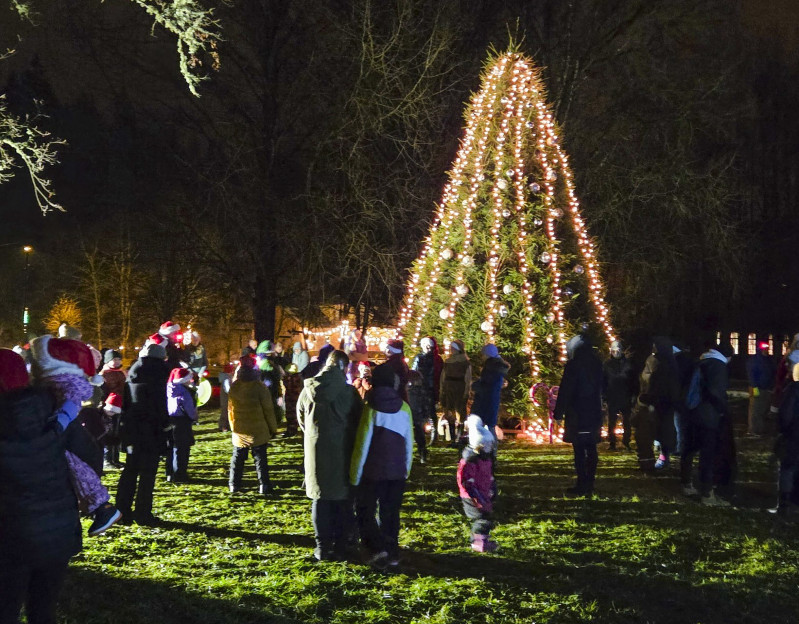Ziemassvētku egles iedegšana Līgatnē un Augšlīgatnē